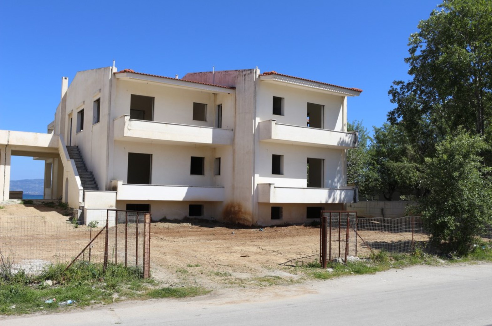 Παραθαλάσσια ημιτελής κατοικία
