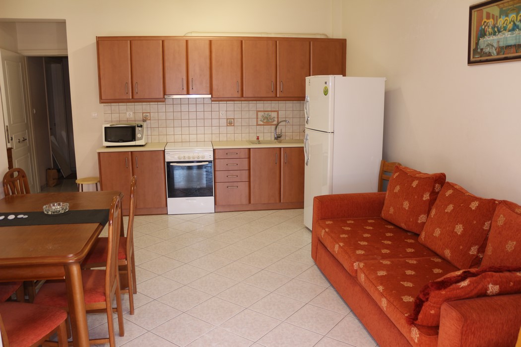 Ενοίκιο επιπλωμένο διαμέρισμα 60τμ 1ος όροφος 380€ κέντρο Κιάτου